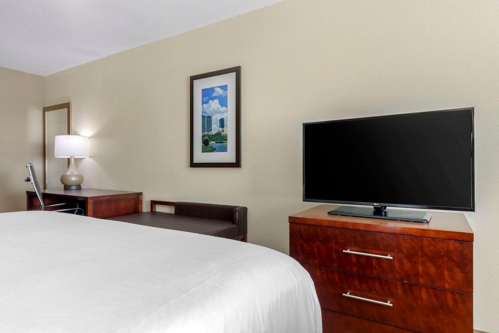 Comfort Suites Benbrook Esterno foto