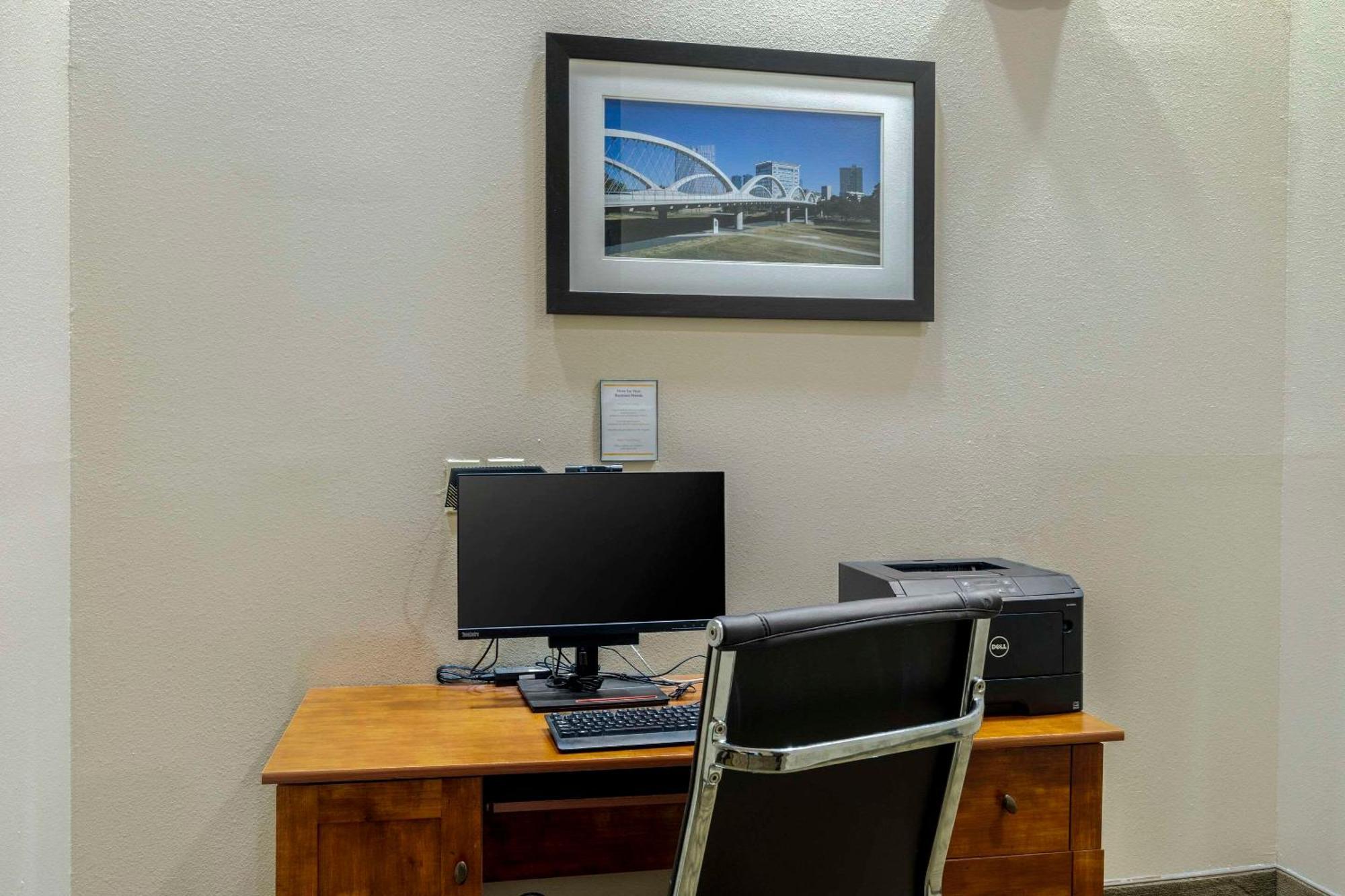 Comfort Suites Benbrook Esterno foto