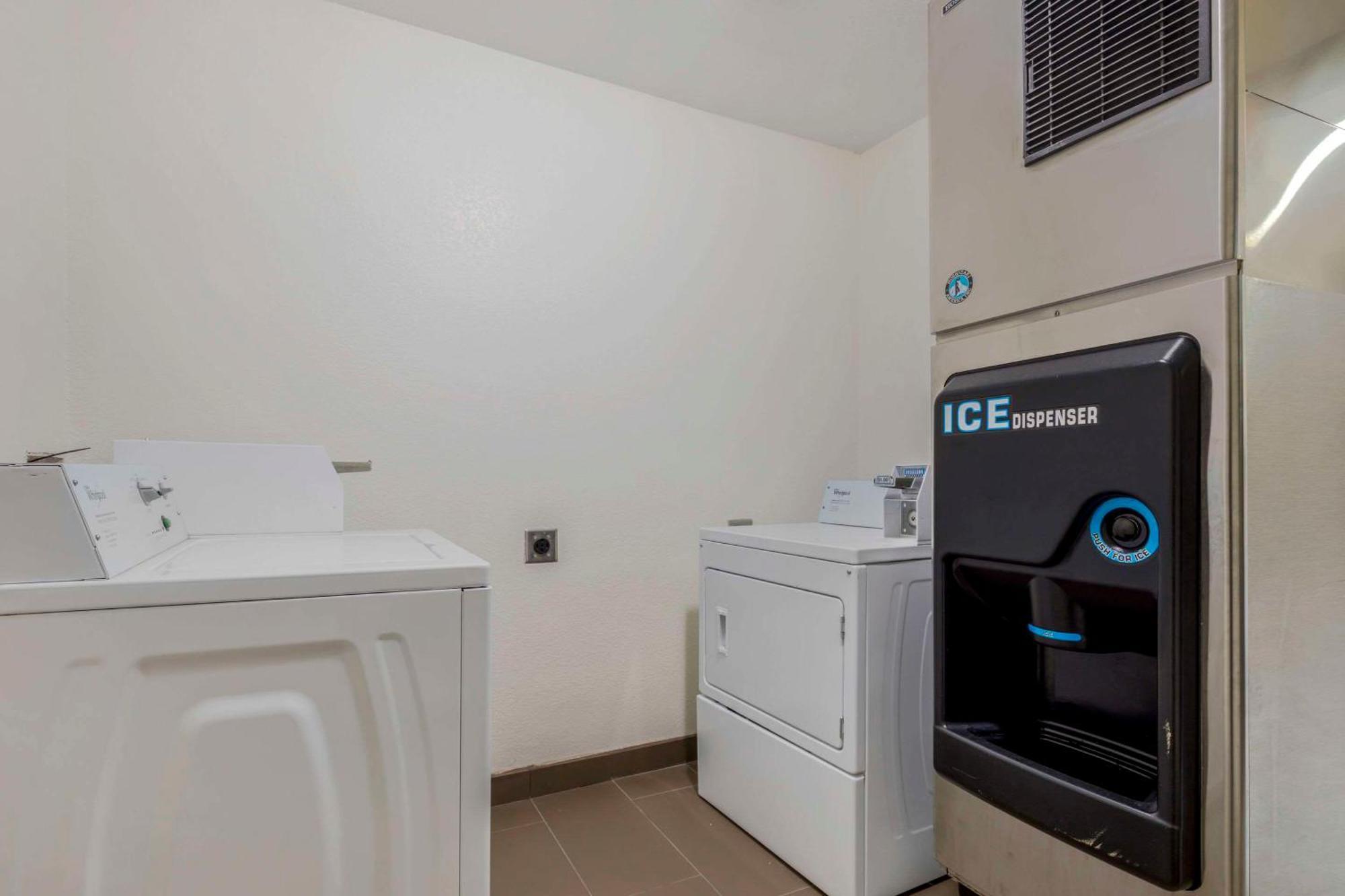 Comfort Suites Benbrook Esterno foto