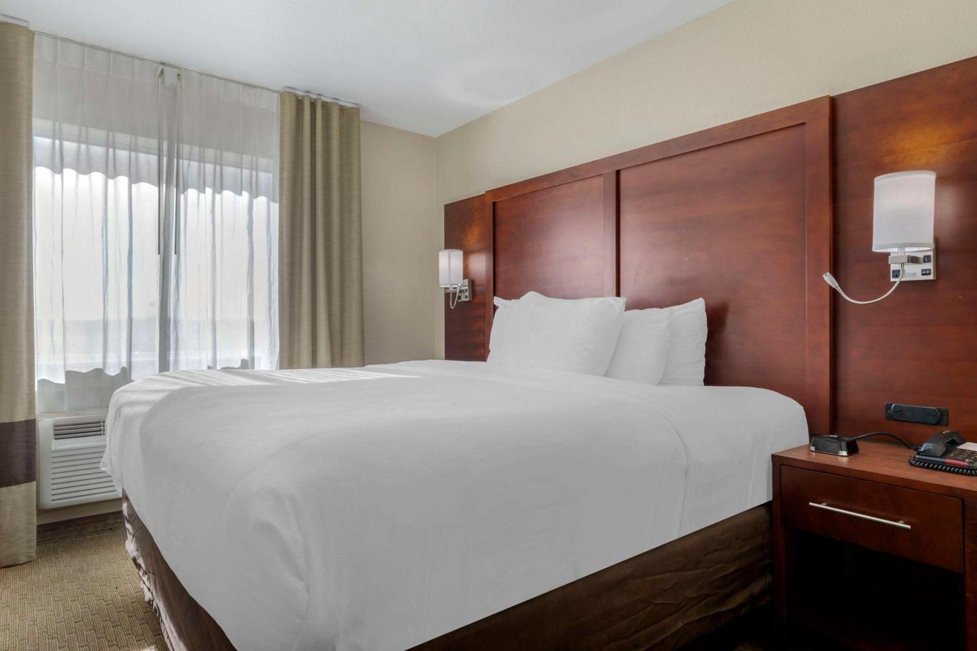 Comfort Suites Benbrook Esterno foto