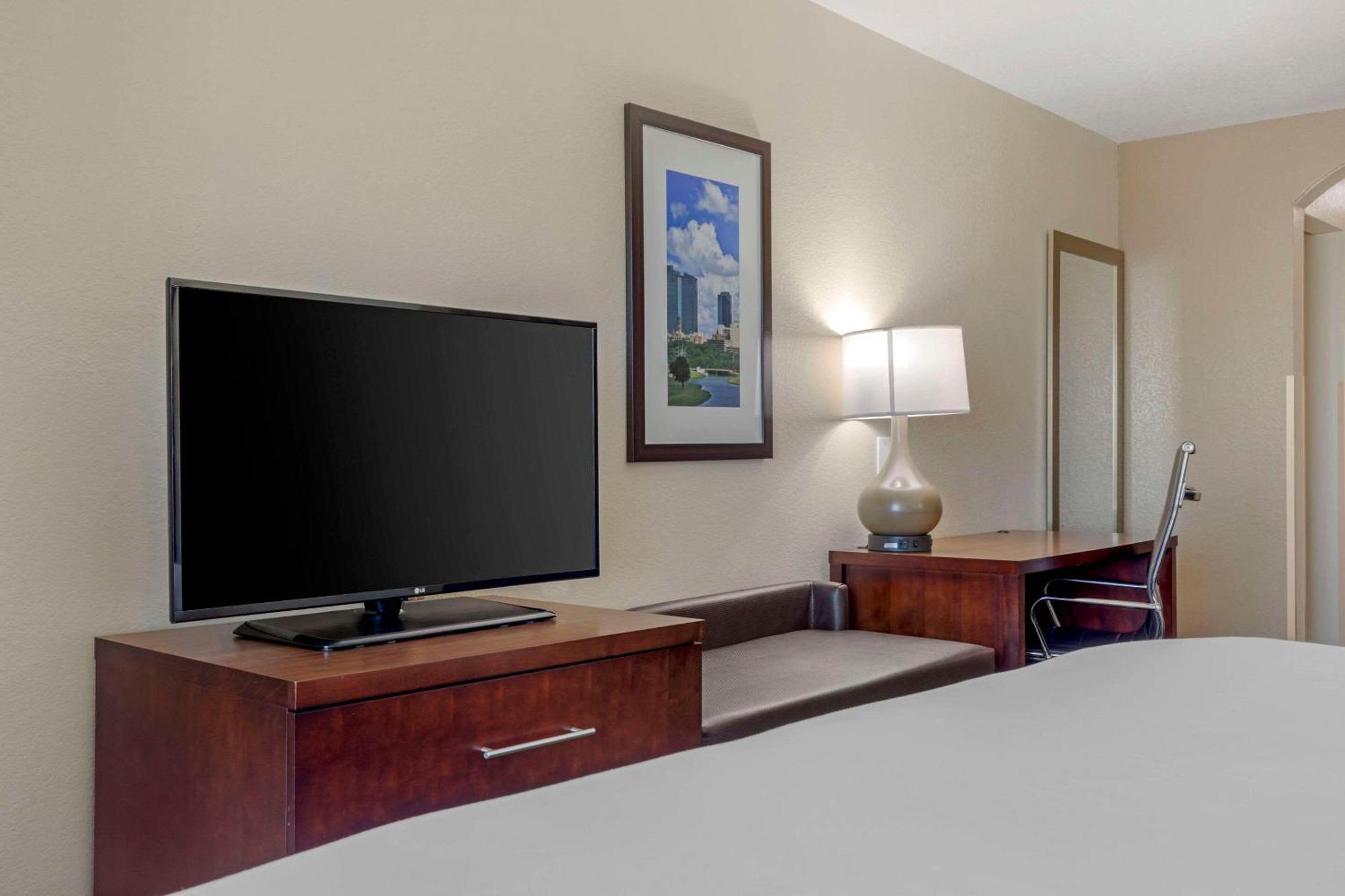 Comfort Suites Benbrook Esterno foto