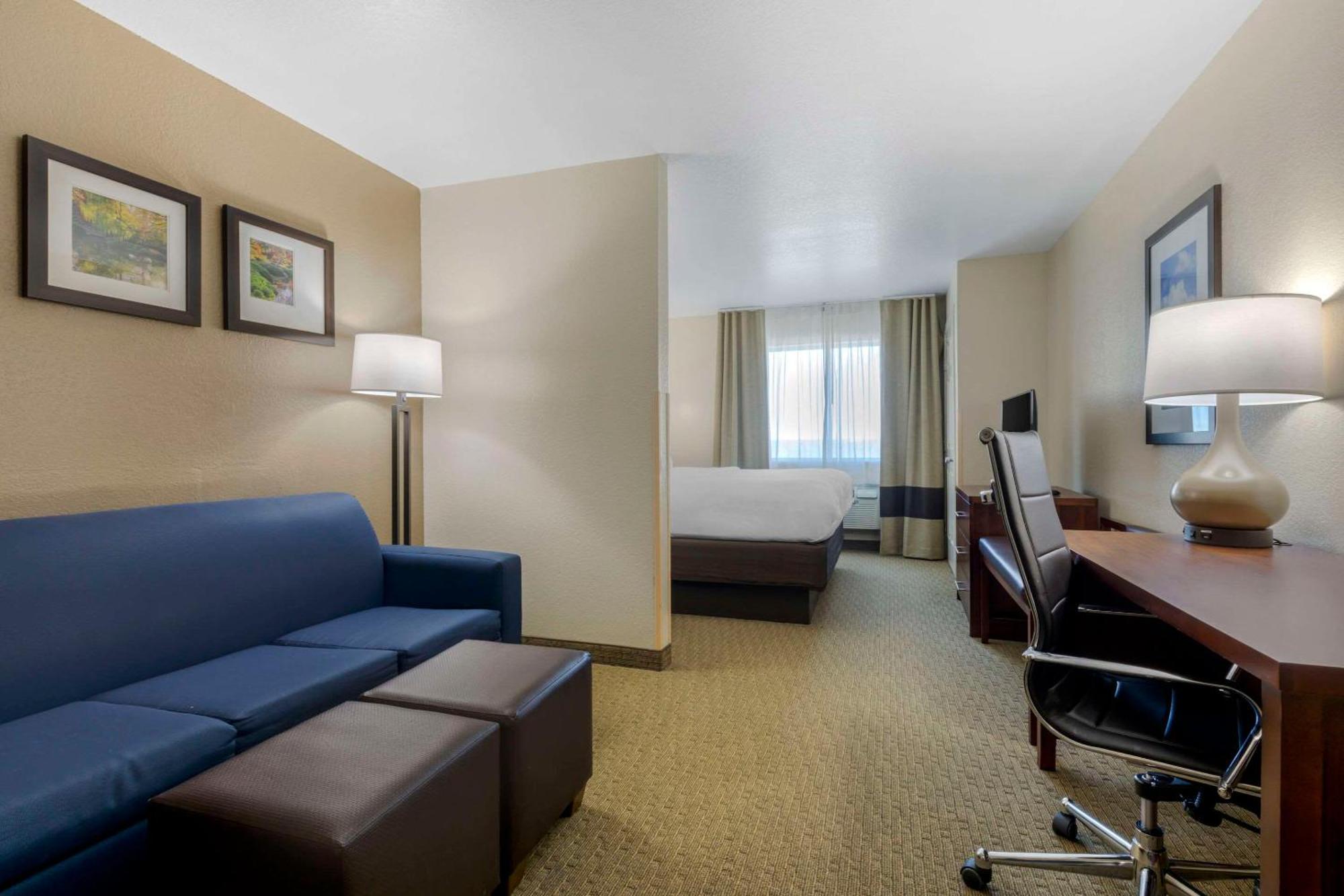 Comfort Suites Benbrook Esterno foto