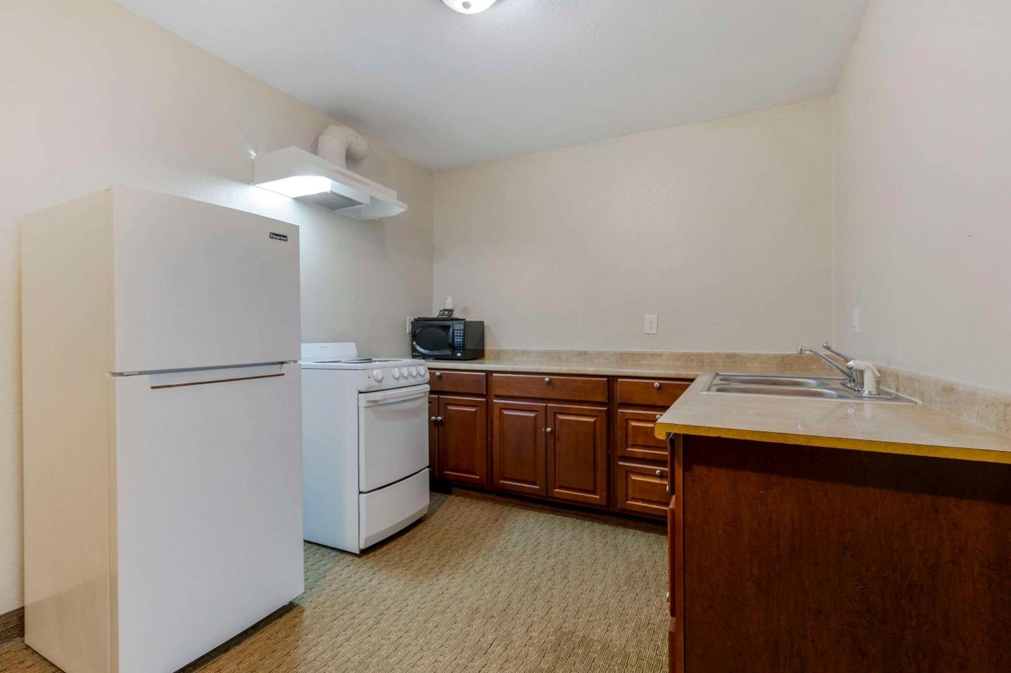Comfort Suites Benbrook Esterno foto