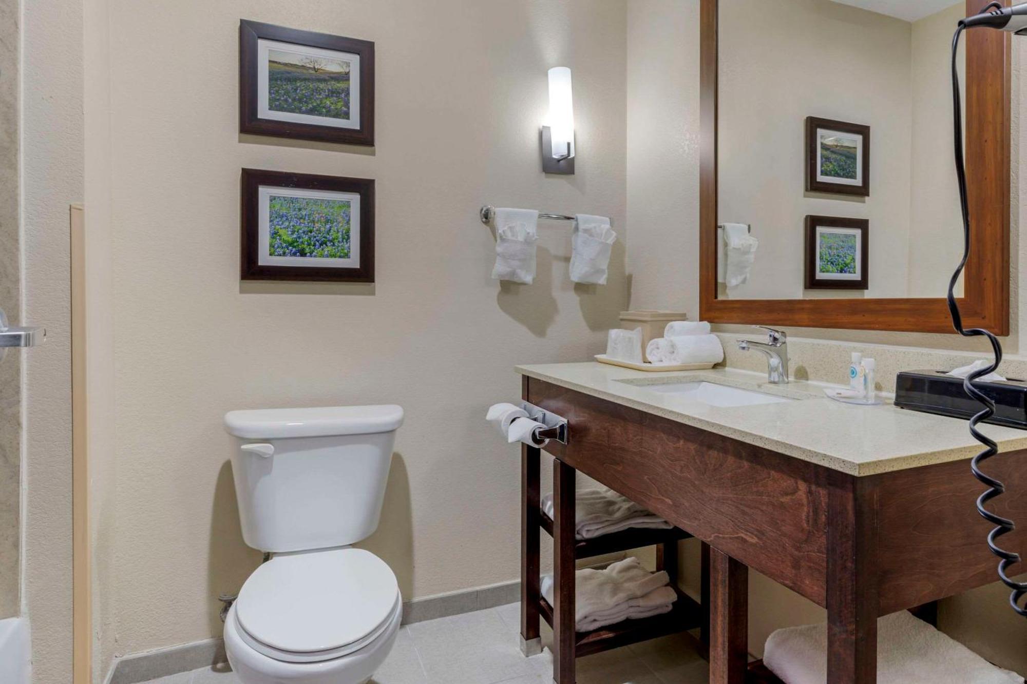 Comfort Suites Benbrook Esterno foto