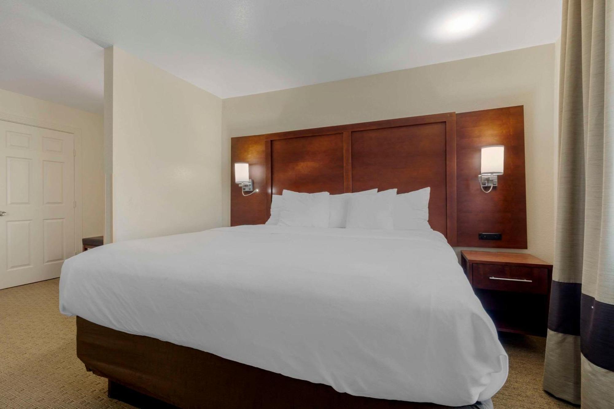 Comfort Suites Benbrook Esterno foto